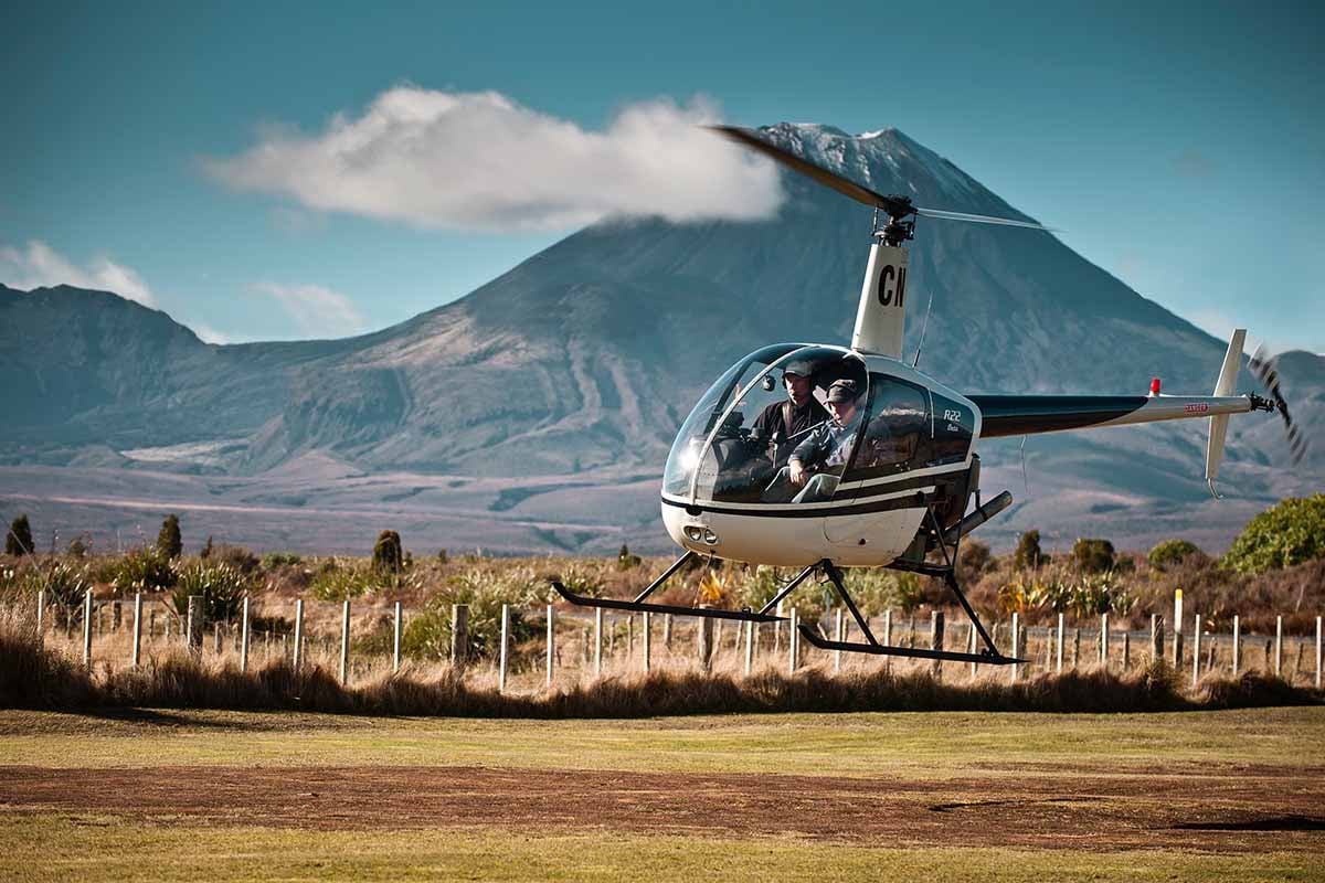 Callum Harland & Ian Wakeling landing at Discovery helipad & Mt Ngauruhoe