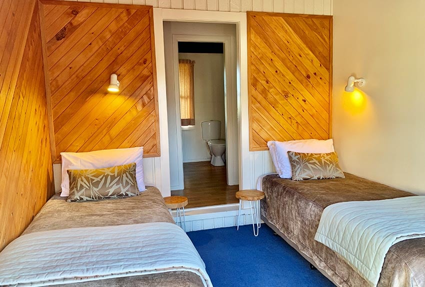 Two single beds, private bathroom, TV in a twin room at Discovery Lodge Tongariro National Park